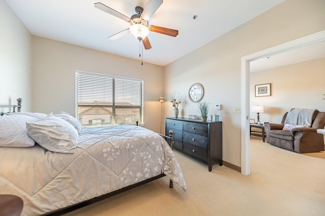 Peaks_at_Old_Laramie_Trail_Bedroom2