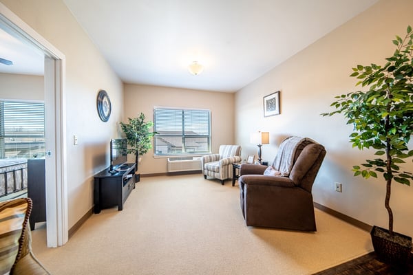 Peaks_at_Old_Laramie_Trail_Living_Room2-1
